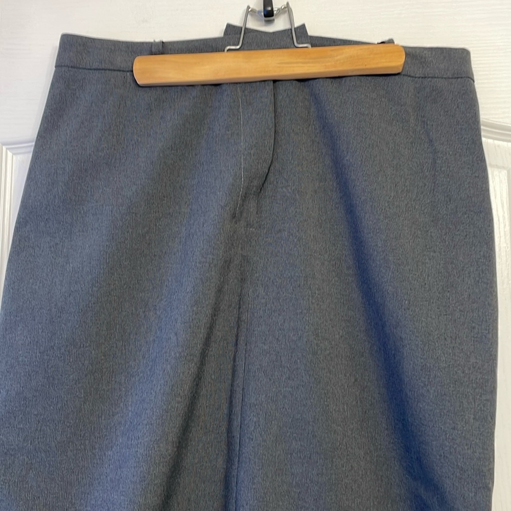 💛Professional looking size 14 grey business skirt with slit 💛